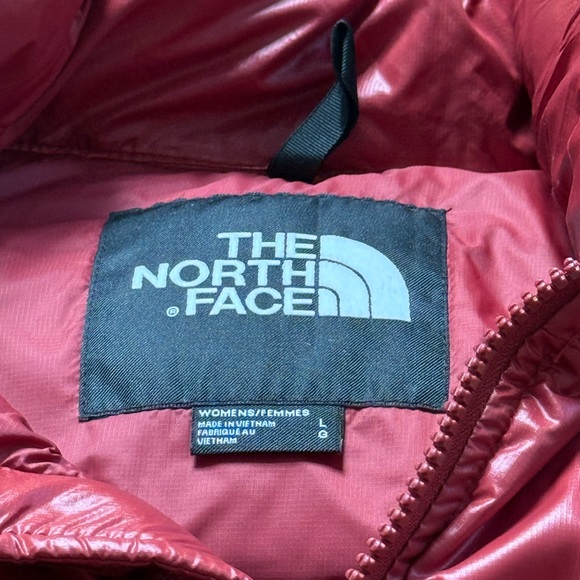 The North Face Women's Burgundy Puffer Cropped Jacket - Picture 4 of 10
